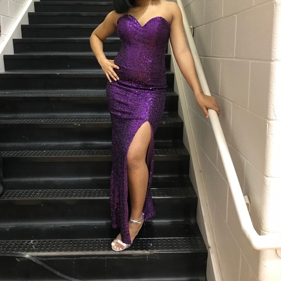a beautiful classy dress with slit . - Picture 3 of 5